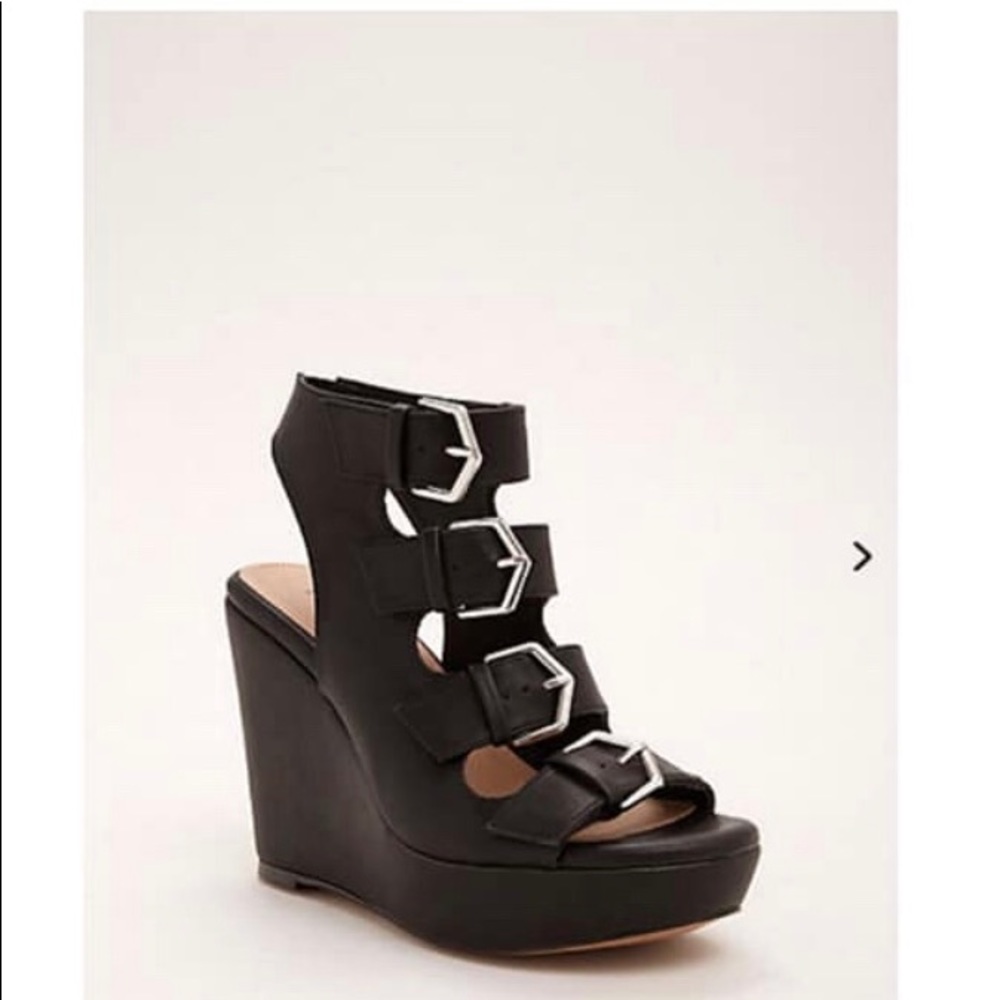 Torrid buckle wedge